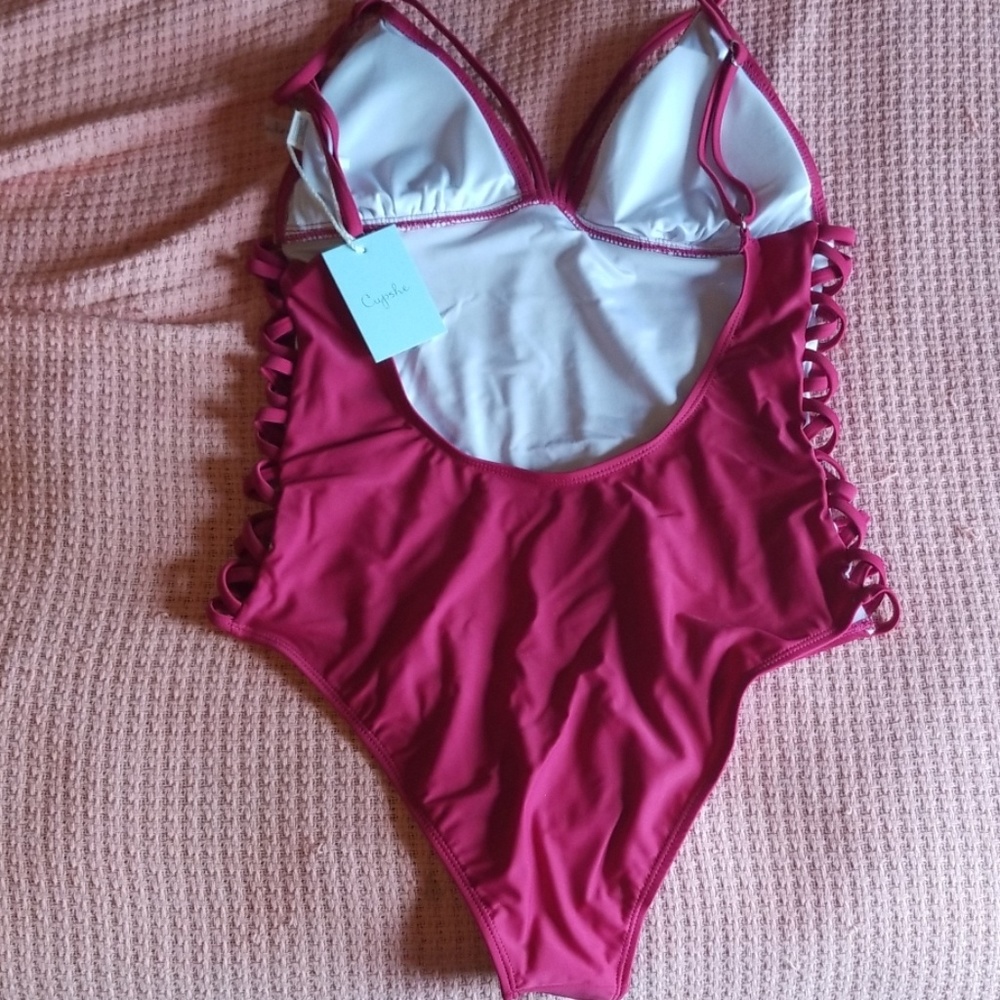 Cupshe One Piece Swimming Suit - Picture 4 of 5